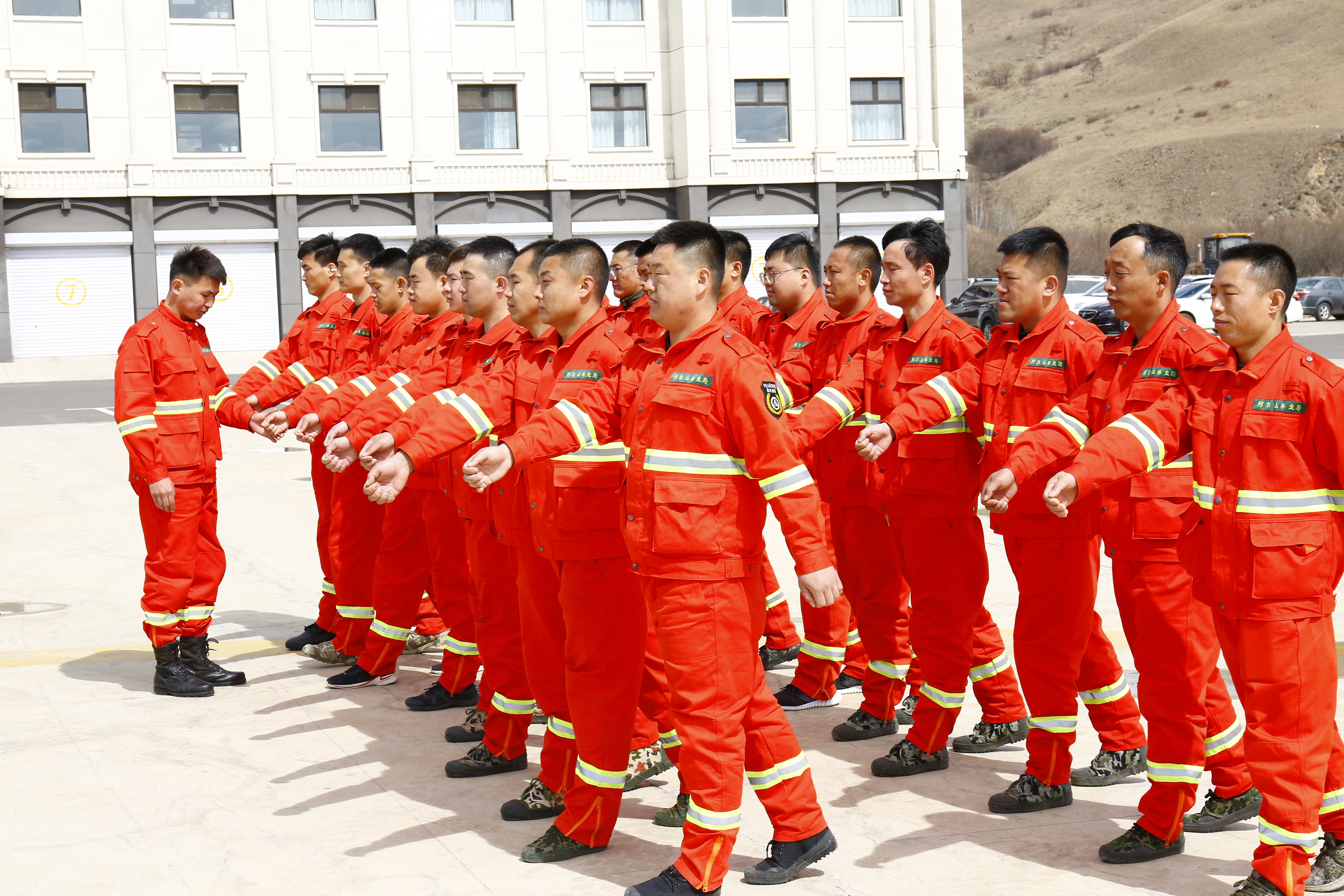 ４．３０黨建引領(lǐng)鑄精兵 隊列訓(xùn)練展風(fēng)采 (1).jpg
